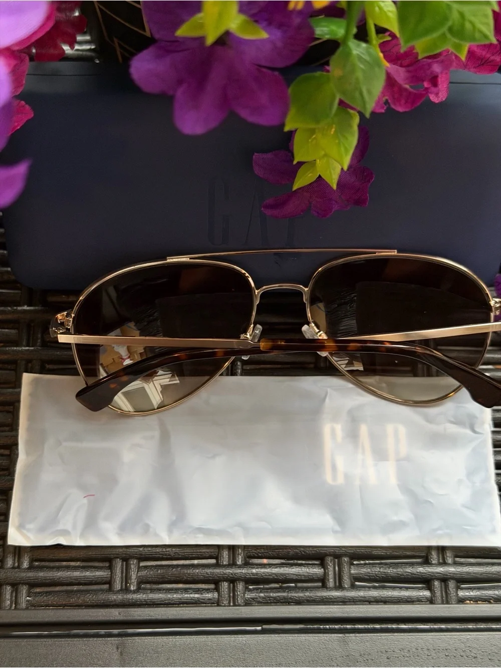 (UNISEX) SUNGLASSES BY GAP
